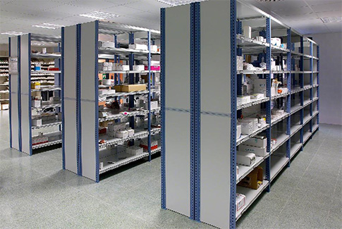 Bolt free shelving system for industrial and commercial storage in UAE