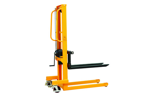 Manual stacker for handling and organizing goods in warehouse aisles